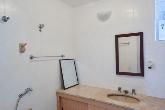 Banheiro de apartamento para alugar com 1 quarto, 80m² em Vila Madalena, São Paulo