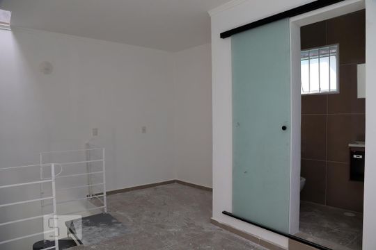 Casa para alugar com 1 quarto, 35m² em Parque Pinheiros, Taboão da Serra