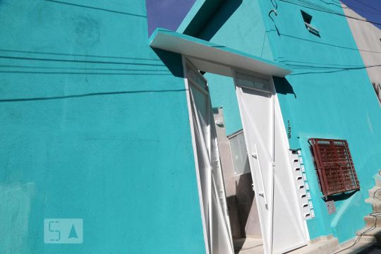 Entrada de casa para alugar com 1 quarto, 35m² em Parque Pinheiros, Taboão da Serra