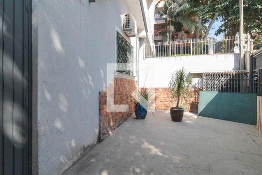 Garagem de kitnet/studio para alugar com 1 quarto, 24m² em Vila Mariana, São Paulo