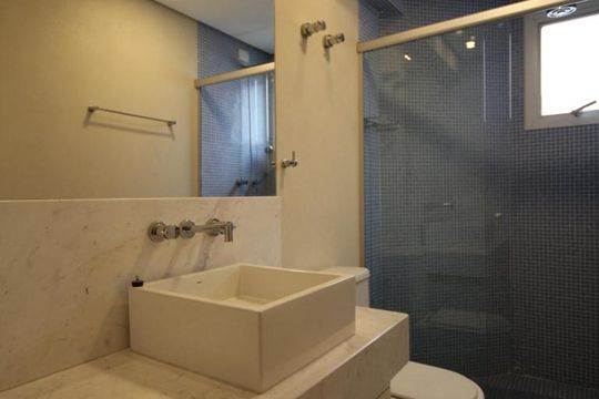 Banheiro de apartamento à venda com 3 quartos, 150m² em Real Parque, São Paulo