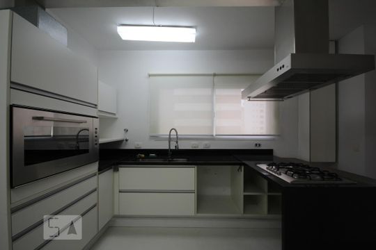 Cozinha de apartamento à venda com 3 quartos, 150m² em Real Parque, São Paulo