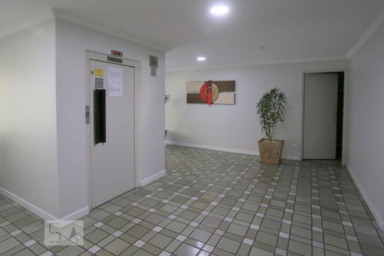 Hall de Elevador de apartamento para alugar com 3 quartos, 80m² em Vila Progredior , São Paulo