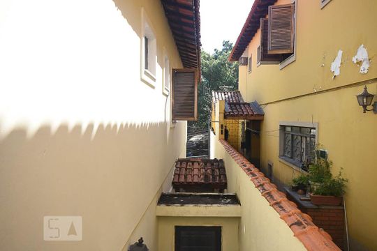 Lateral da Casa de casa para alugar com 3 quartos, 202m² em Jardim Colombo, São Paulo