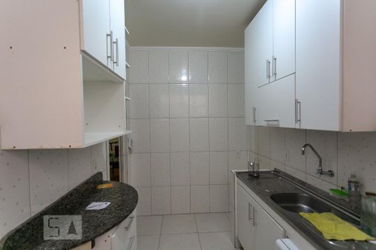 Cozinha de apartamento para alugar com 2 quartos, 50m² em Lagoinha, Belo Horizonte