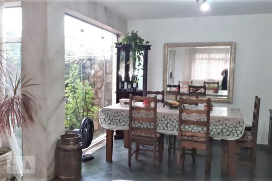 Casa à venda com 3 quartos, 174m² em Parque Maria Domitila, São Paulo
