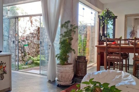 Sala de casa à venda com 3 quartos, 174m² em Parque Maria Domitila, São Paulo