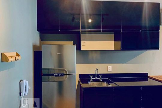 Cozinha de apartamento para alugar com 1 quarto, 42m² em Campo Belo, São Paulo