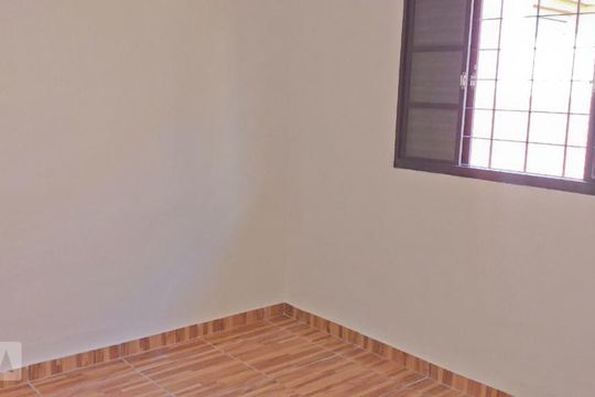 Quarto de casa para alugar com 1 quarto, 40m² em Chora Menino, São Paulo