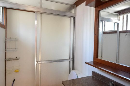 Banheiro da suíte de apartamento para alugar com 2 quartos, 47m² em Jardim Paulista, São Paulo