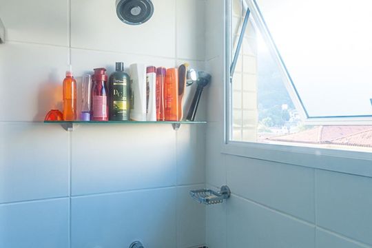 Banheiro da Suíte de apartamento para alugar com 2 quartos, 68m² em São Francisco, Niterói