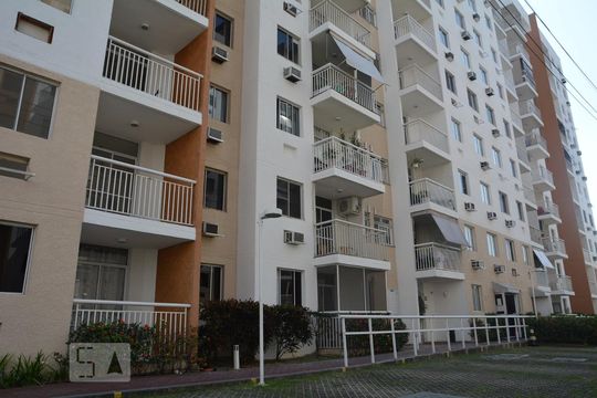 Fachada do bloco de apartamento à venda com 2 quartos, 48m² em Anil, Rio de Janeiro