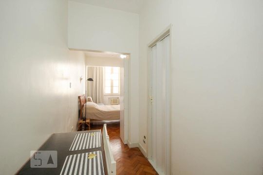 Hall de Entrada de apartamento à venda com 1 quarto, 40m² em Copacabana, Rio de Janeiro