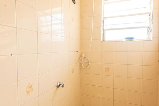 Banheiro Social de casa de condomínio à venda com 2 quartos, 60m² em Engenhoca, Niterói