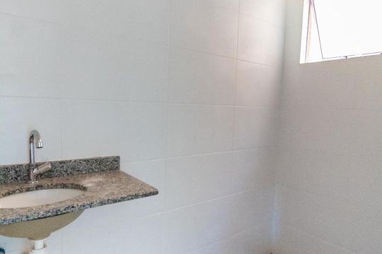 Banheiro de apartamento à venda com 1 quarto, 33m² em Vila Constança, São Paulo