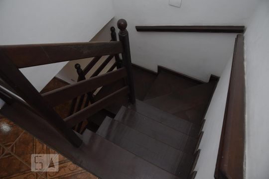 Escada de casa de condomínio para alugar com 2 quartos, 160m² em Pechincha, Rio de Janeiro