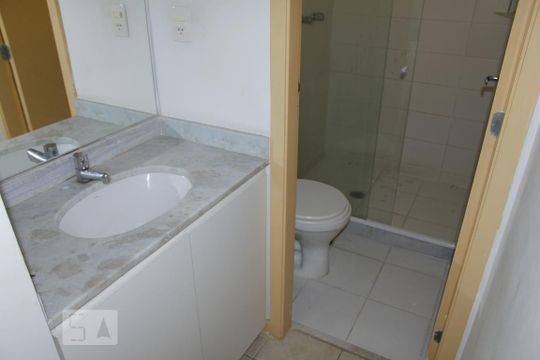 Banheiro de apartamento para alugar com 1 quarto, 63m² em Centro, Rio de Janeiro