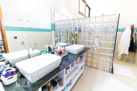Banheiro da Suíte 2 de casa à venda com 3 quartos, 340m² em Barro Branco (zona Norte), São Paulo
