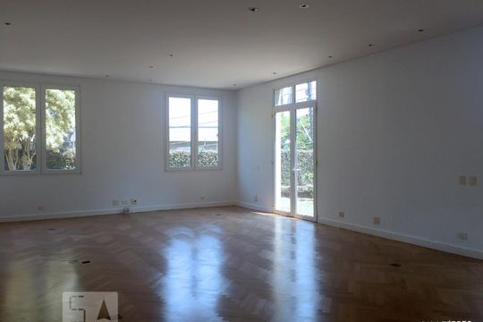Sala de casa à venda com 4 quartos, 600m² em Jardim Leonor, São Paulo