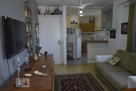 Sala de apartamento para alugar com 1 quarto, 37m² em Anil, Rio de Janeiro