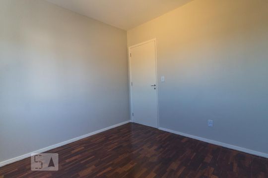 Dormitório de apartamento à venda com 1 quarto, 40m² em Jardim do Salso, Porto Alegre