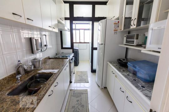 Cozinha de apartamento à venda com 3 quartos, 70m² em Vila Ipojuca, São Paulo