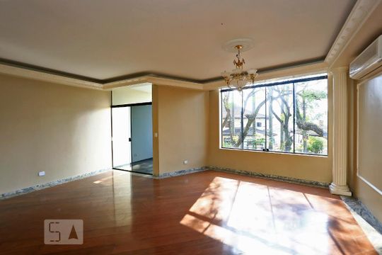 Sala de casa para alugar com 4 quartos, 380m² em Vila Tramontano, São Paulo