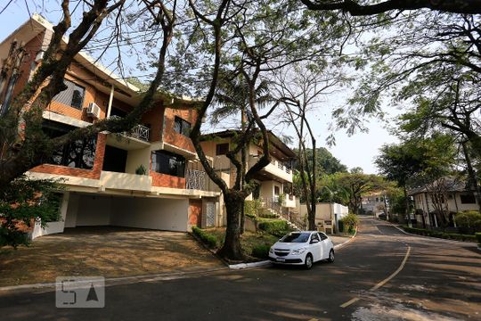 Vista da Rua de casa para alugar com 4 quartos, 380m² em Vila Tramontano, São Paulo