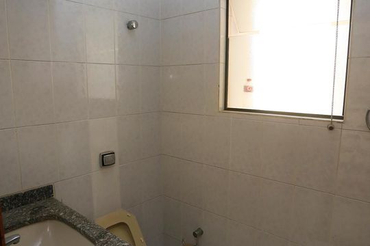 Lavabo de casa para alugar com 4 quartos, 380m² em Vila Tramontano, São Paulo