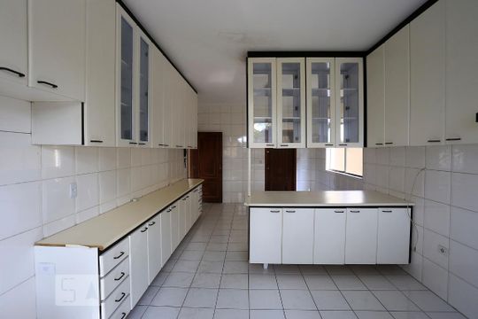 Cozinha de casa para alugar com 4 quartos, 380m² em Vila Tramontano, São Paulo
