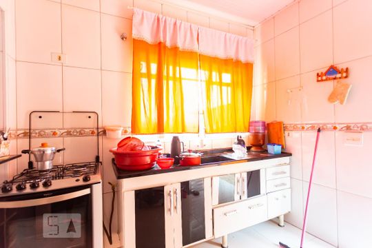 Cozinha de casa para alugar com 2 quartos, 5m² em Santo Antônio, Osasco