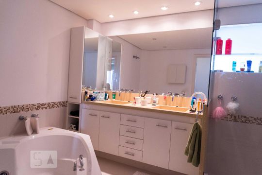 Banheiro 2 de apartamento para alugar com 4 quartos, 238m² em Higienópolis, São Paulo