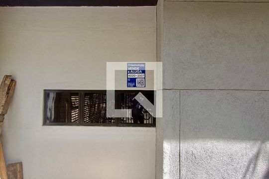 Fachada com cartaz QA de casa à venda com 8 quartos, 571m² em Copacabana, Rio de Janeiro