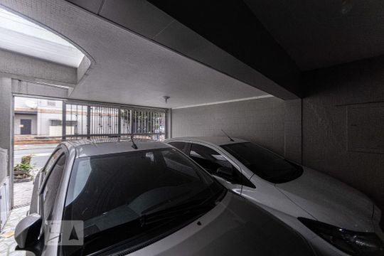 Garagem de casa à venda com 2 quartos, 105m² em Vila Gomes Cardim, São Paulo