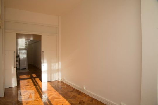 Quarto de apartamento à venda com 1 quarto, 40m² em Copacabana, Rio de Janeiro