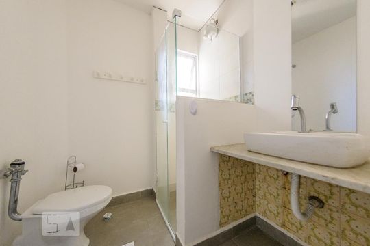 Banheiro de apartamento à venda com 2 quartos, 65m² em Botafogo, Campinas