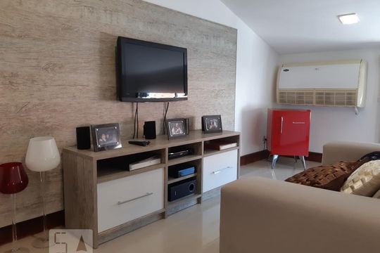 Sótão (3º andar) de casa de condomínio para alugar com 3 quartos, 160m² em Pechincha, Rio de Janeiro