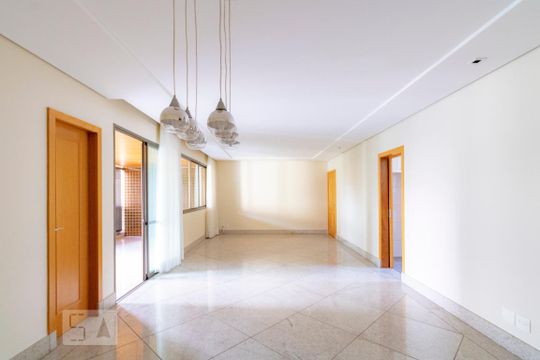 Apartamento para alugar com 4 quartos, 167m² em Carmo, Belo Horizonte