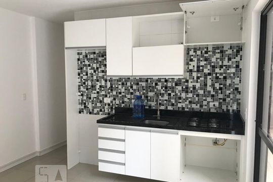 Cozinha de apartamento para alugar com 1 quarto, 35m² em Alto da Rua Xv, Curitiba