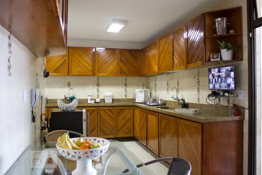 Cozinha de apartamento à venda com 5 quartos, 380m² em Barra da Tijuca, Rio de Janeiro