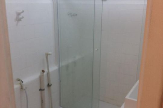 Banheiro de kitnet/studio à venda com 1 quarto, 27m² em Botafogo, Rio de Janeiro
