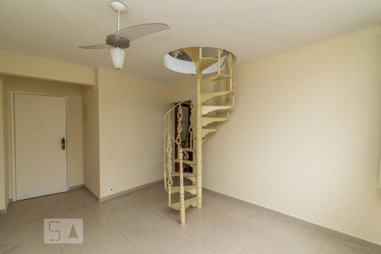 Sala de apartamento para alugar com 3 quartos, 97m² em Santa Rosa, Niterói