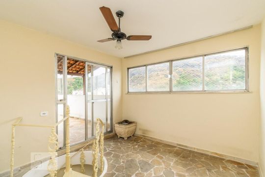 Cobertura de apartamento para alugar com 3 quartos, 97m² em Santa Rosa, Niterói
