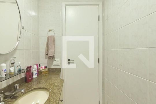 Banheiro de apartamento à venda com 3 quartos, 76m² em Vila Gumercindo, São Paulo