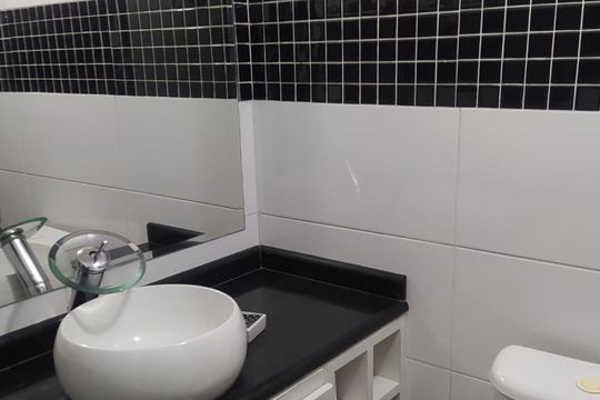Banheiro de apartamento à venda com 2 quartos, 54m² em Vila Roque, São Paulo