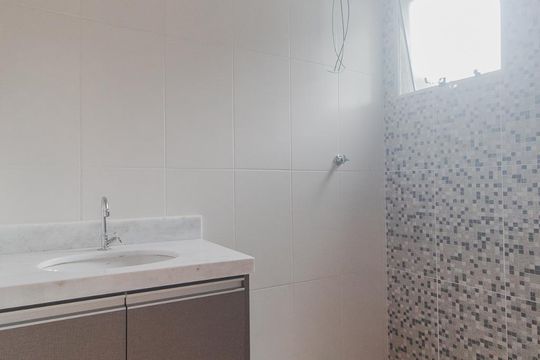 Banheiro de apartamento para alugar com 1 quarto, 33m² em Vila Prudente, São Paulo