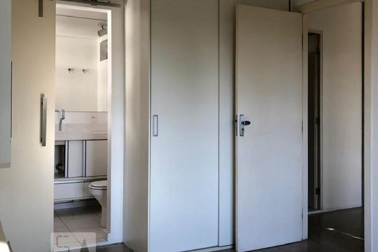 Quarto de apartamento à venda com 1 quarto, 70m² em Vila Suzana, São Paulo