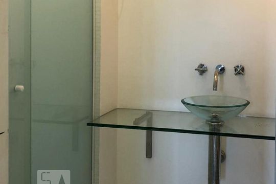 Banheiro de apartamento à venda com 1 quarto, 70m² em Vila Suzana, São Paulo