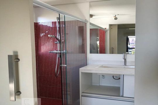 Banheiro de apartamento à venda com 1 quarto, 70m² em Vila Suzana, São Paulo