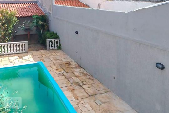 Piscina  de casa à venda com 3 quartos, 250m² em Vila Euthalia, São Paulo